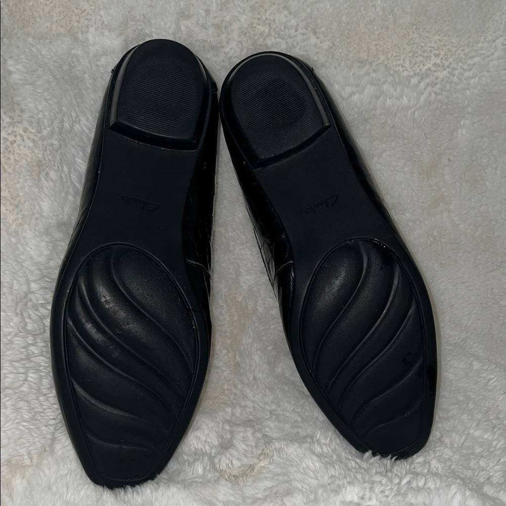 Clarks Black Croc-Embossed Loafers, size 7.5 - Picture 4 of 5